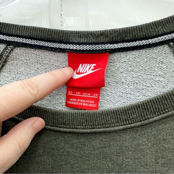 Nike boat neck army green sweatshirt women's extra small oversized - Picture 3 of 3